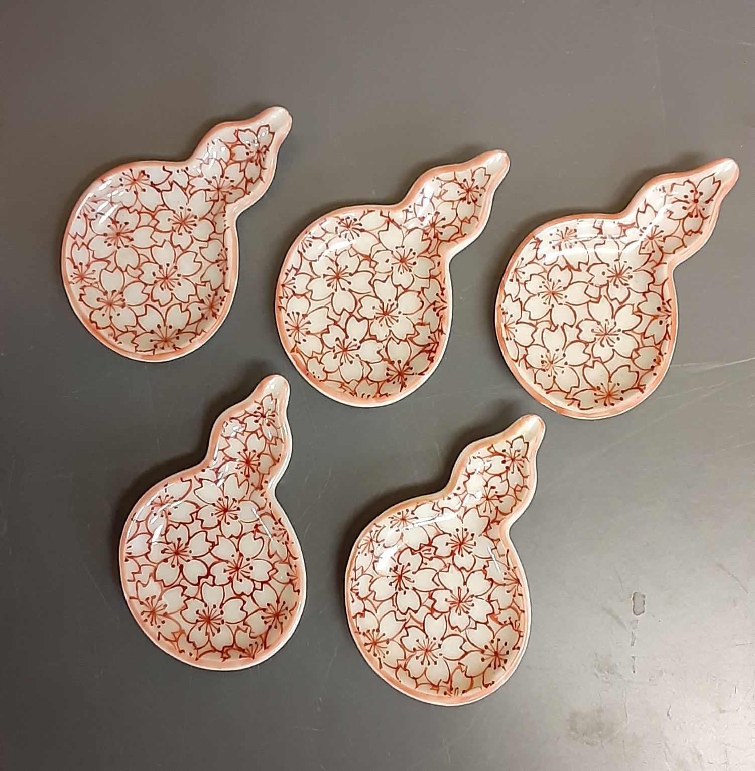 京都清水焼「赤絵桜🌸詰め瓢箪」箸置き五個セット - メルカリ