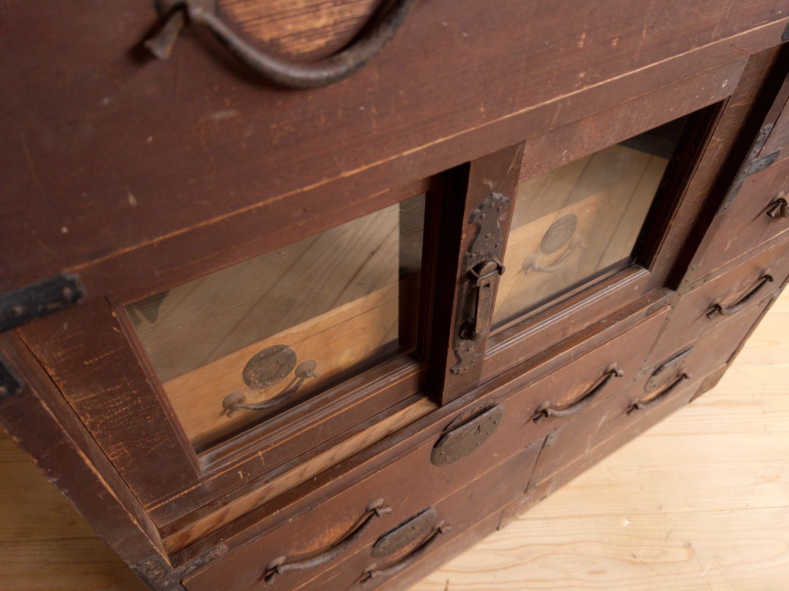 ガラス棚 和箪笥 M065 古道具 古家具 和家具 ビンテージ アンティーク