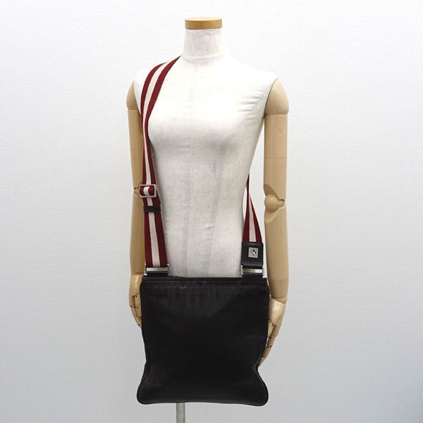 【一晩専用】母の日美品　BALLY　バリー　レザーショルダーバッグ　バーガンディ BALLY ショルダーバッグ クロスボディ イタリア製レザー ダーク バリー