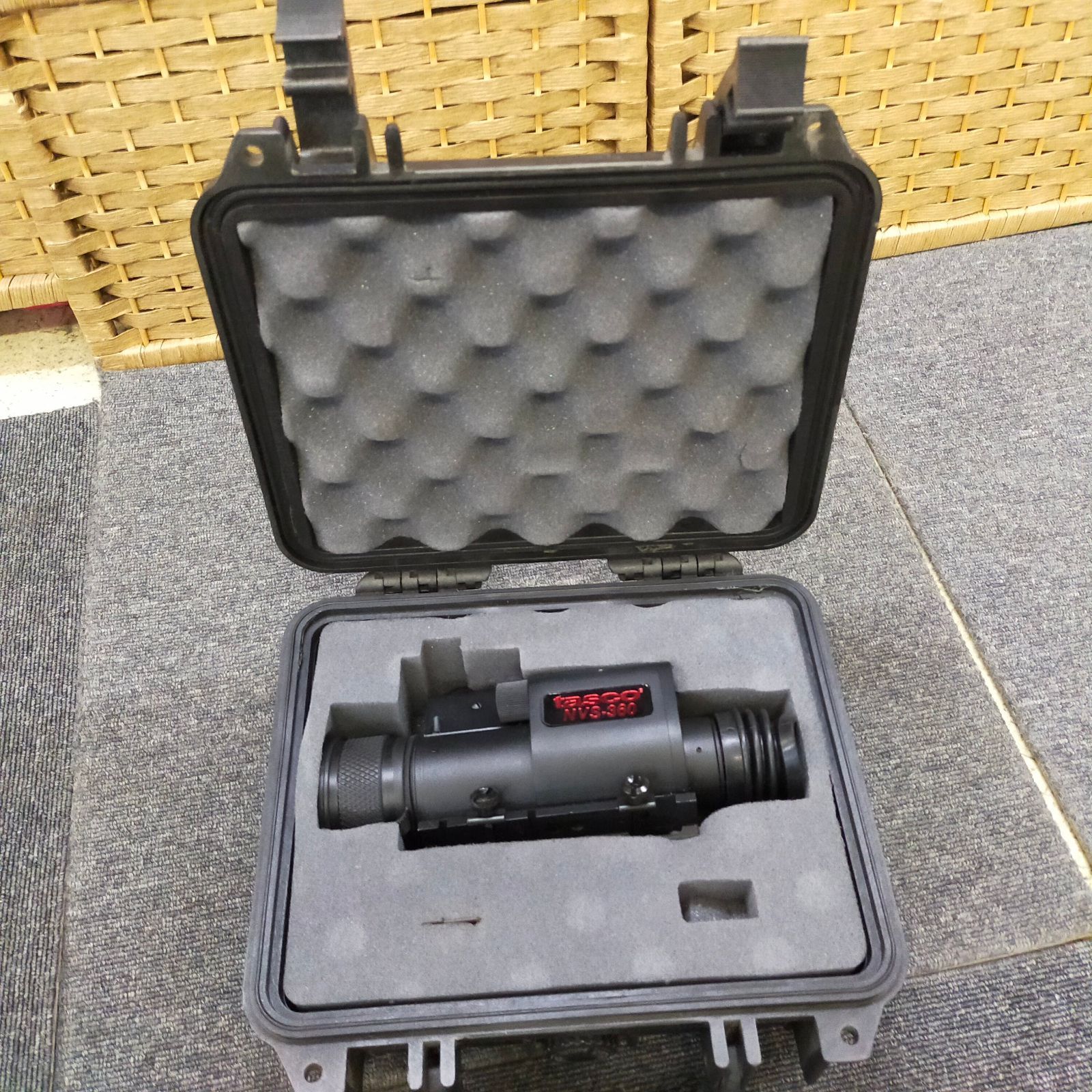 実物 TASCO NVS-360 暗視スコープ ナイトビジョン ケース付き 実物 Tasco NVS-360 ナイトビジョン スコープ 夜眼鏡 - メルカリ