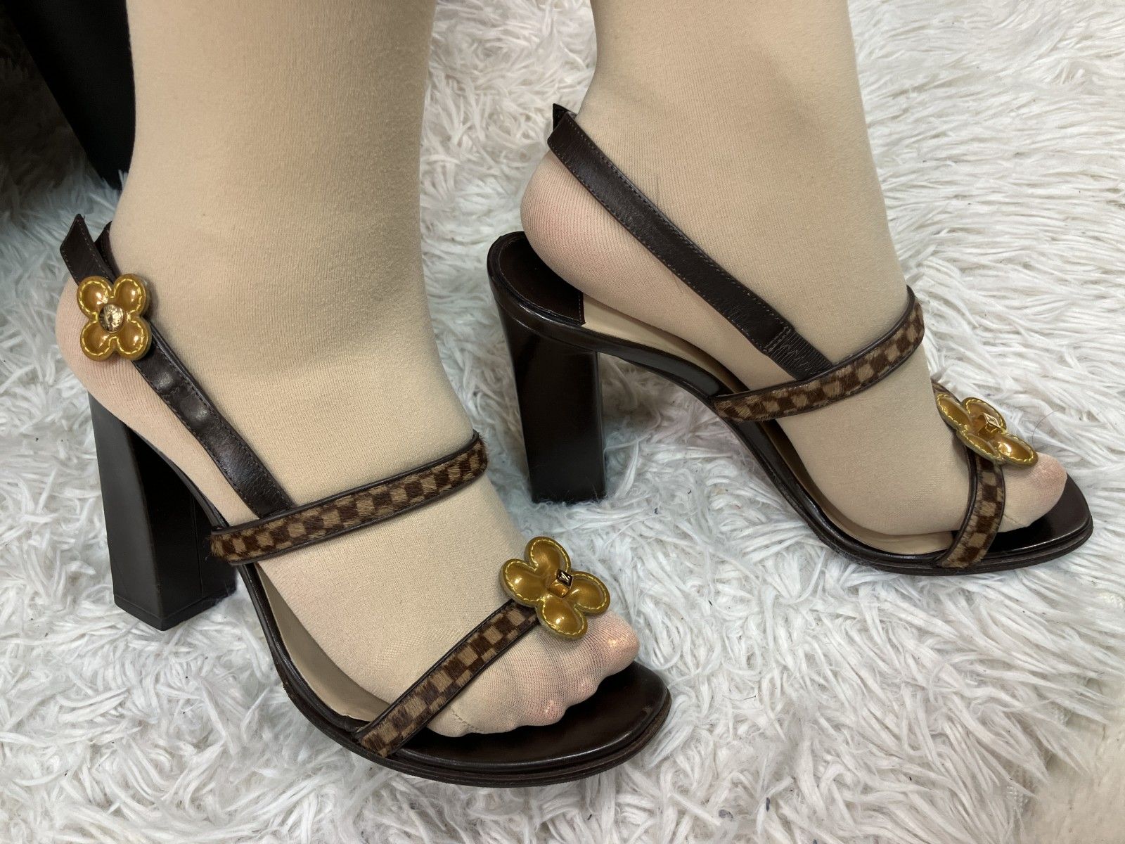 LOUIS VUITTON ダミエ フラワー ブロックヒール サンダル (JP 23.3)(EU