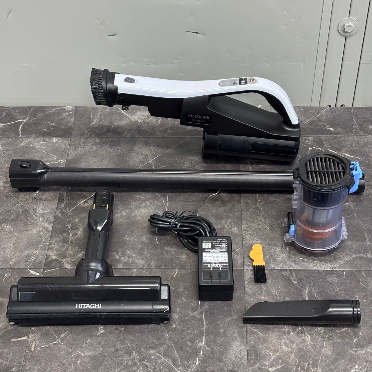 ◇送料込！清掃済み！2022年製 HITACHI 日立 ラクかるスティック 充電
