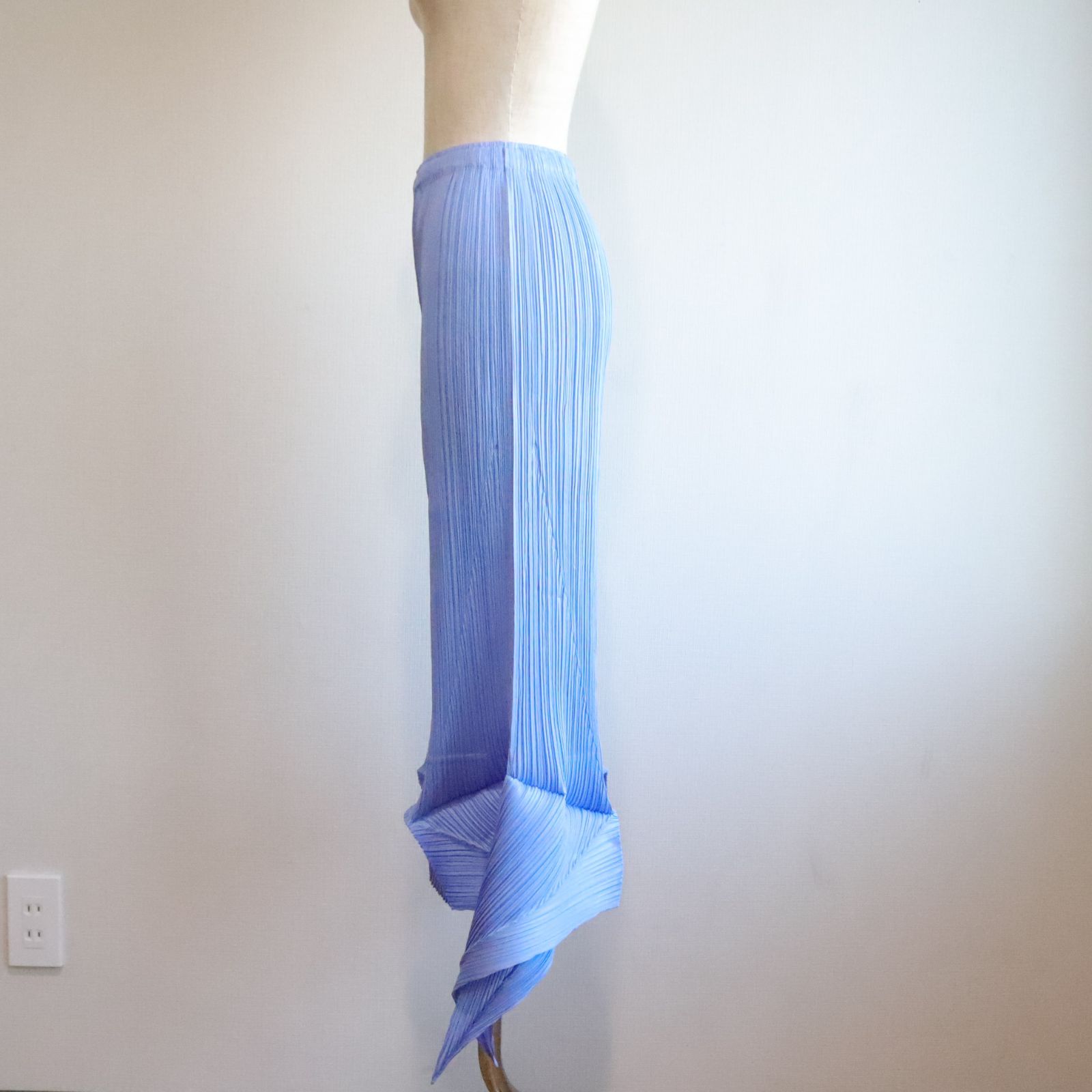 PLEATS PLEASE デザイン裾　パンツ PLEATS PLEASE プリーツプリーズ イッセイミヤケ 変形 裾ノット