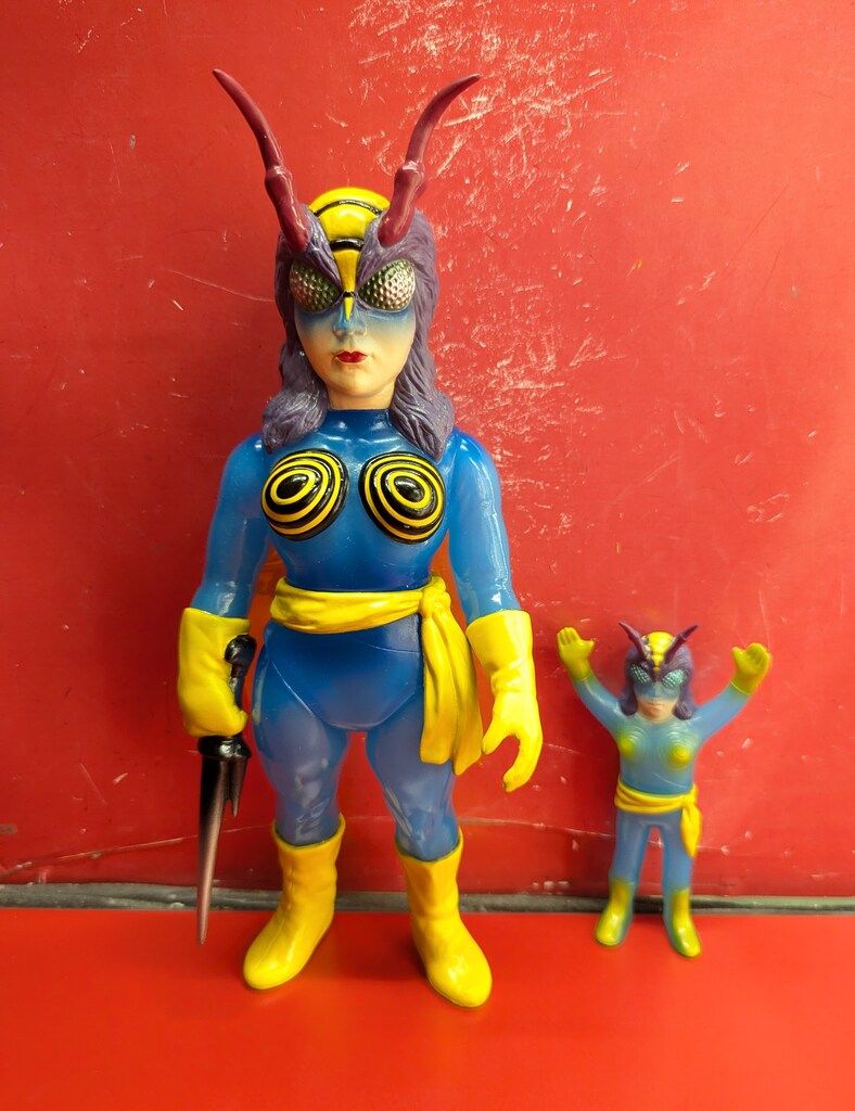 メディコム・トイ 東映レトロソフビコレクション 仮面ライダー 蜂女(新