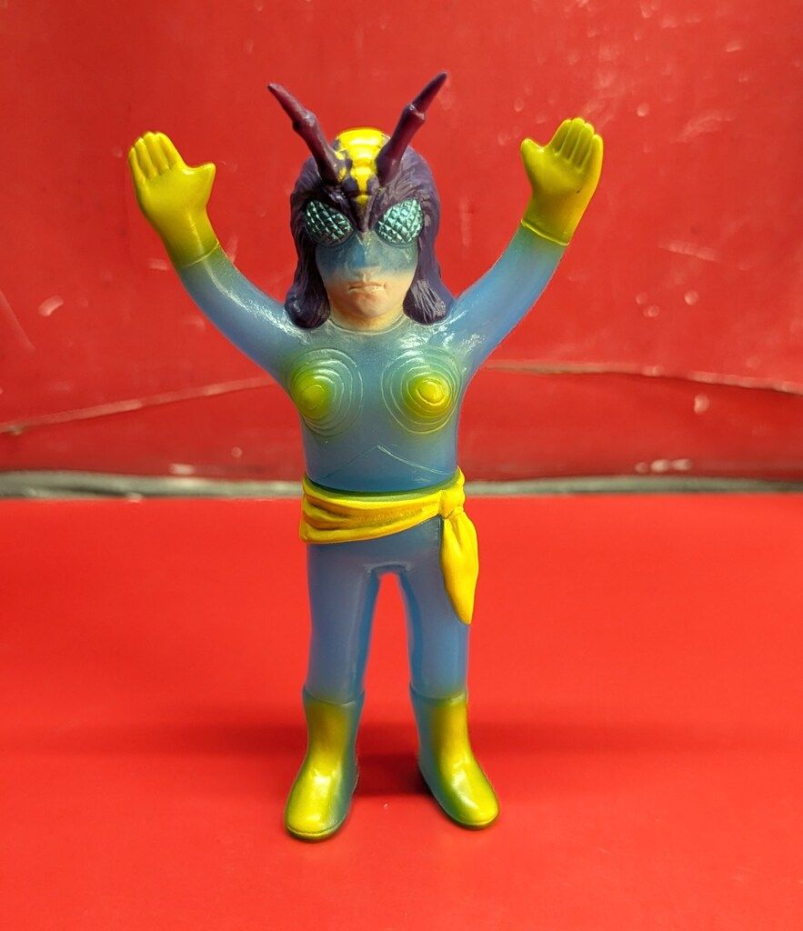 メディコム・トイ 東映レトロソフビコレクション 仮面ライダー 蜂女(新