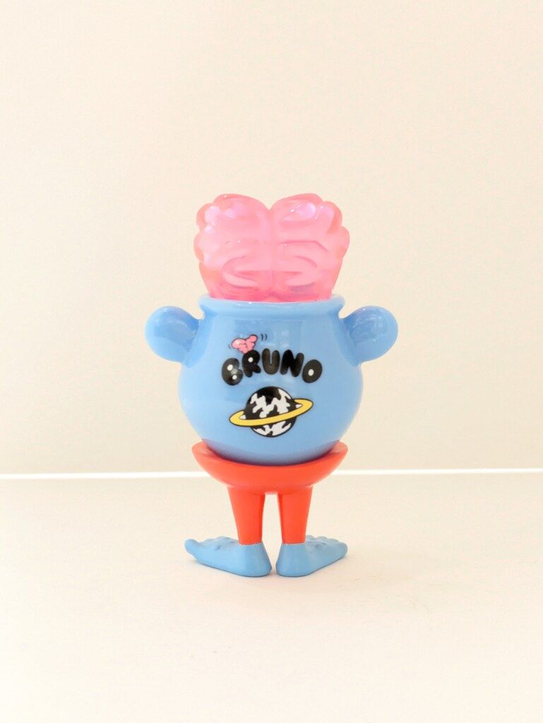 HOW2WORK Johnny's WEiRD COLLECTiONS POCKET CREATURES HEAD LOCK