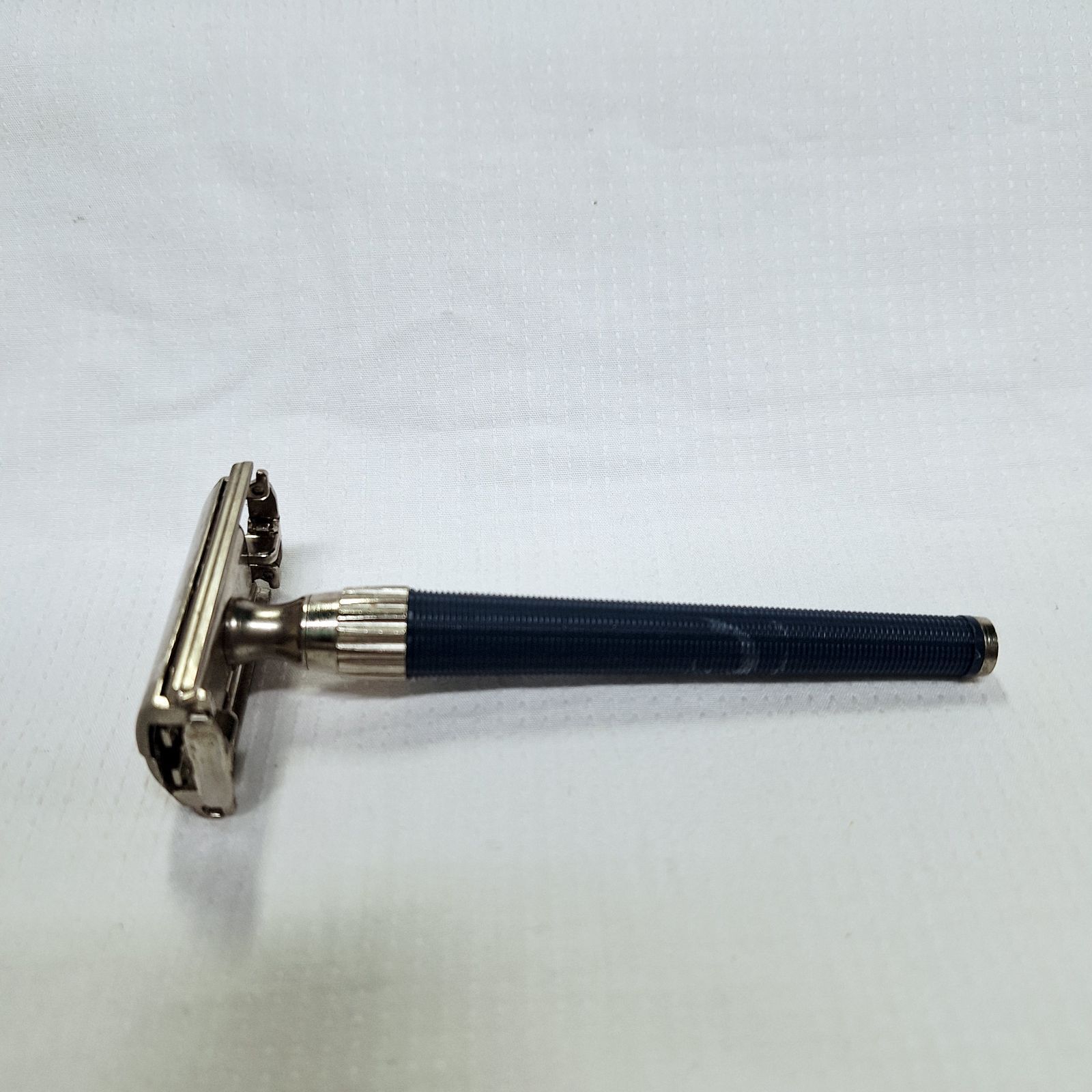 ヴィンテージ☆イングランド製 Gillette SUPER TWIST 両刃カミソリ 髭