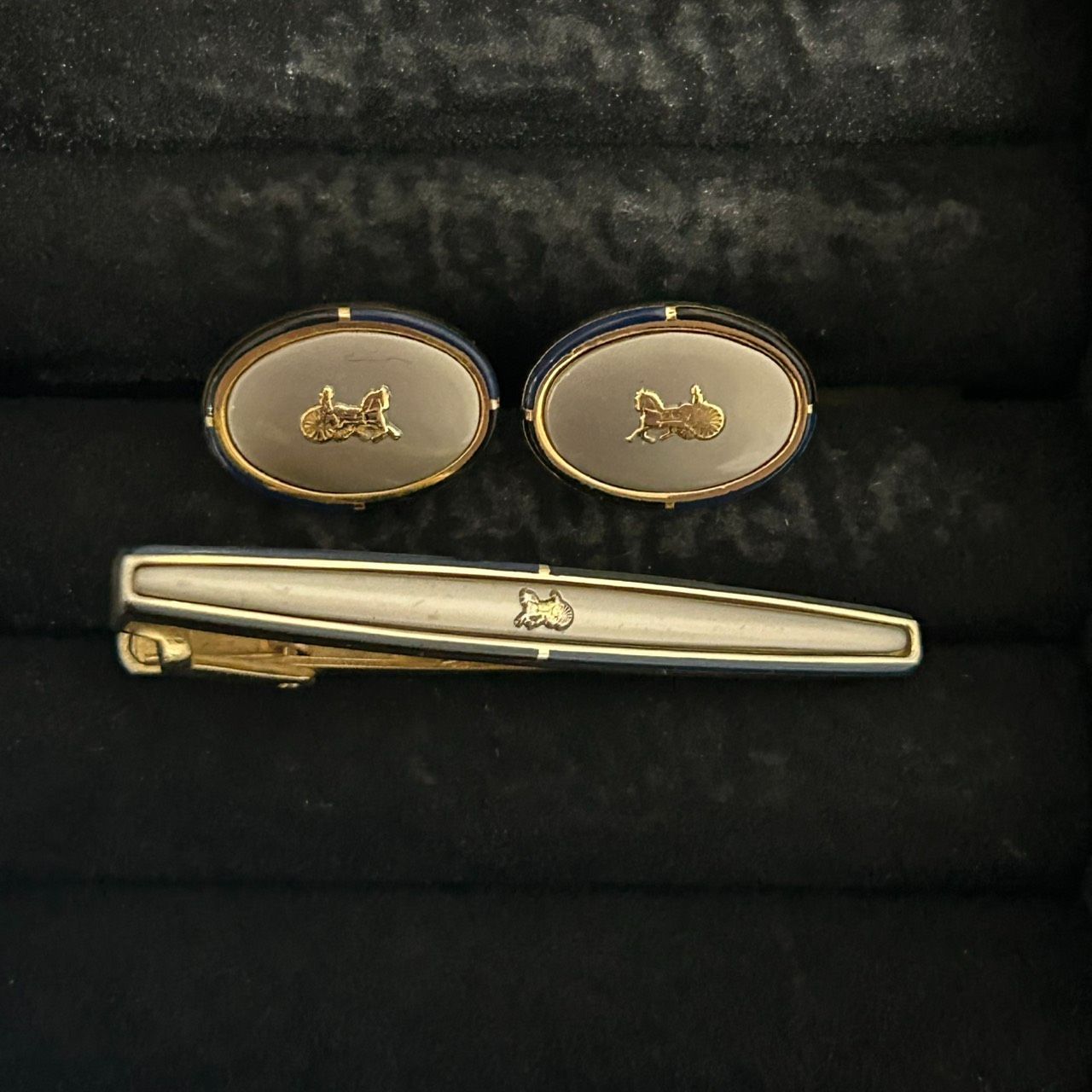 良品】CELINE セリーヌ カフス タイピン セット 馬車モチーフ ゴールド