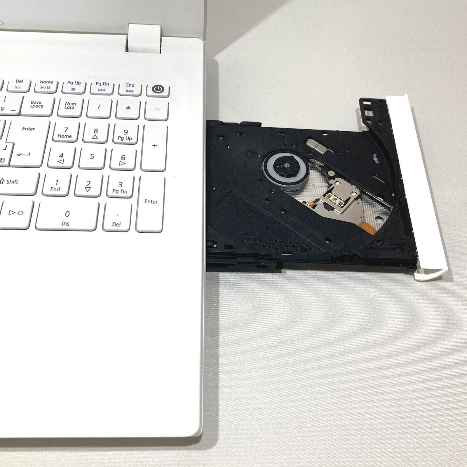 初心者✨快適・カメラ・スリム・DVD◇白◇すぐ使えるノートパソコン