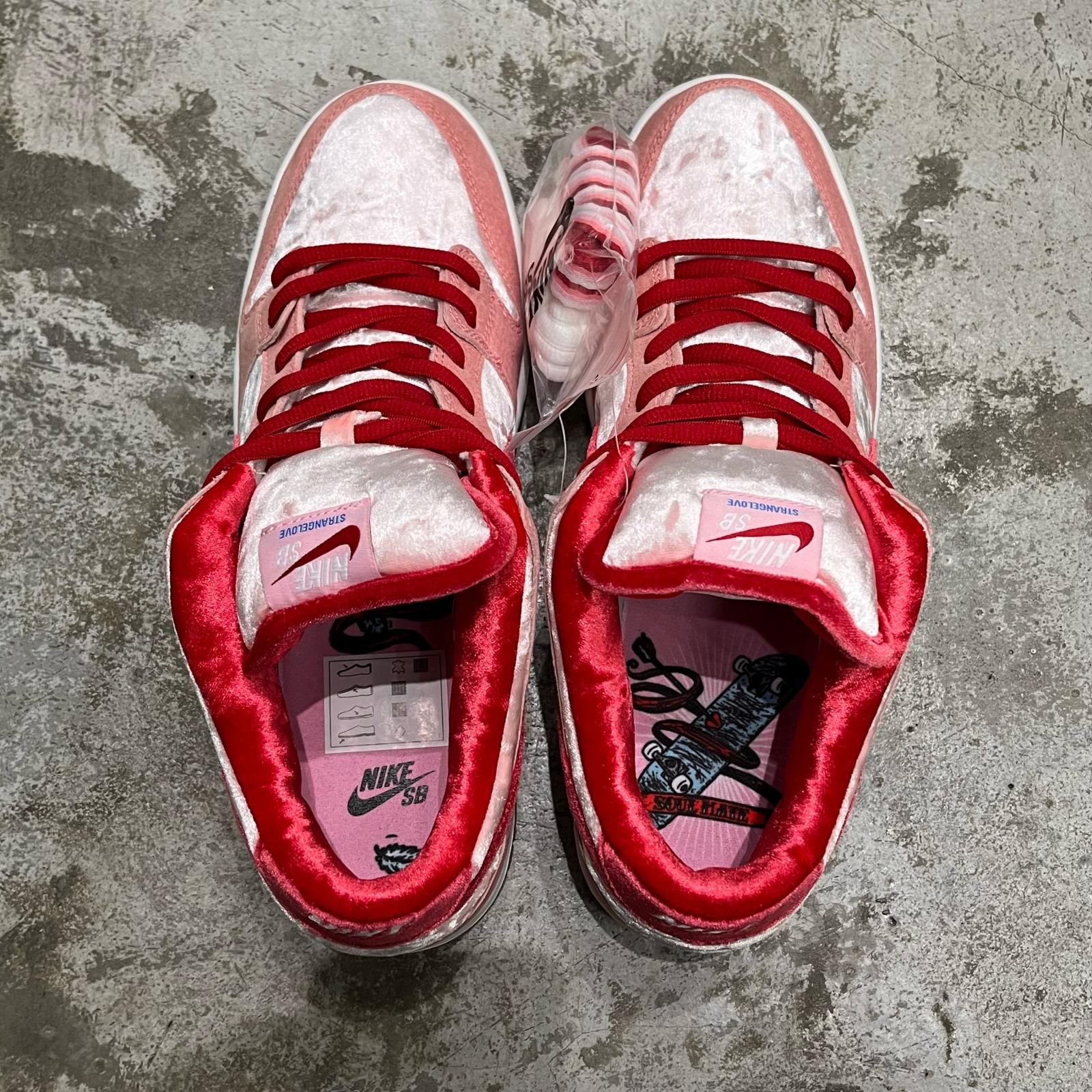 NIKE SB × Strangelove Dunk Low Valentine