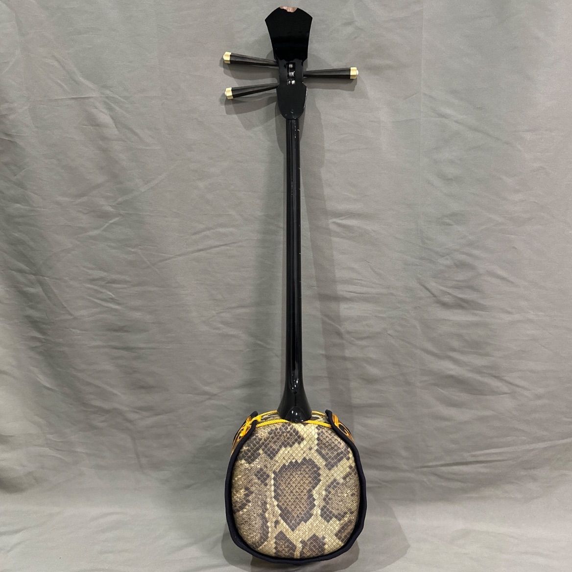 沖縄三線 三味線 人工 人工皮 和楽器 合皮 蛇柄 蛇三線 ケース袋付き