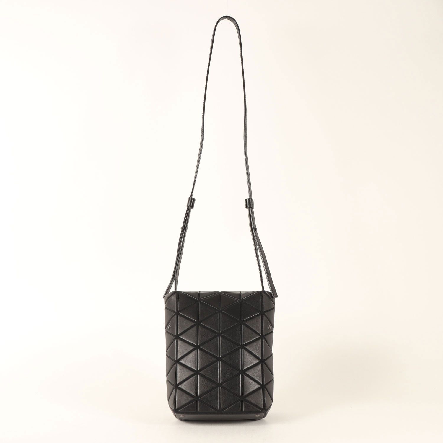 バオバオ　ショルダーバッグ　メッセンジャー　イッセイミヤケ　BAOBAO 黒 美品】BAO BAO ISSEY MIYAKE バオバオ イッセイミヤケ バッグ ブラック