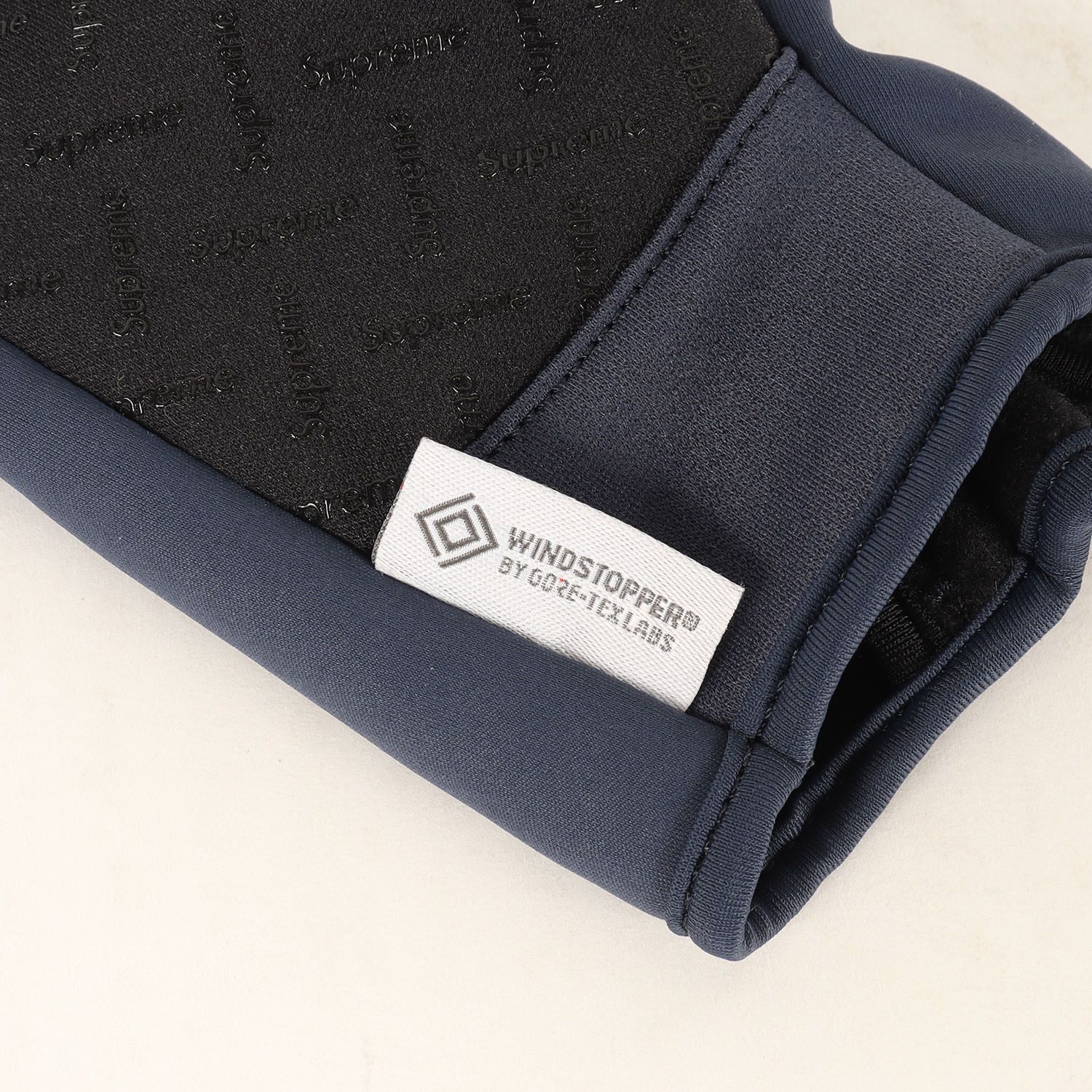 【美品】Supreme シュプリーム グローブ ネイビー 紺 サイズ:L | 24AW ウインドストッパー ジップ グローブ / 手袋 (WINDSTOPPER Zip Gloves) | ブランド ファッション アイテム【メンズ】【中古】 美品】Supreme シュプリーム グローブ ネイビー 紺 サイズ:L | 24AW
