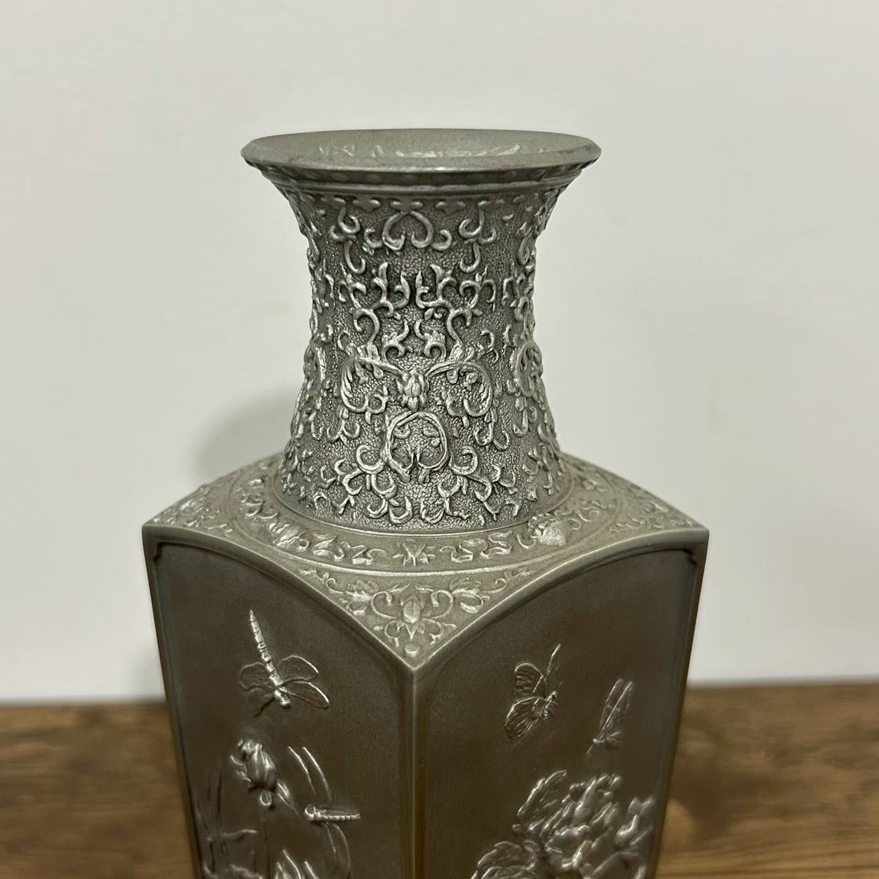 Royal Selangor 花瓶 錫製 四季コレクション 手仕上げ 細工 花 - メルカリ