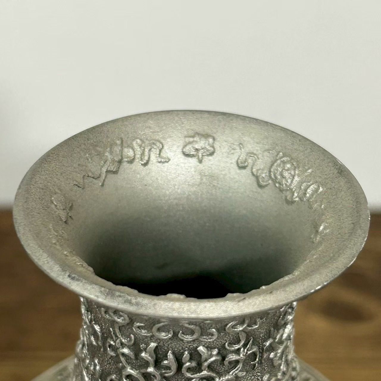 Royal Selangor 花瓶 錫製 四季コレクション 手仕上げ 細工 花 - メルカリ