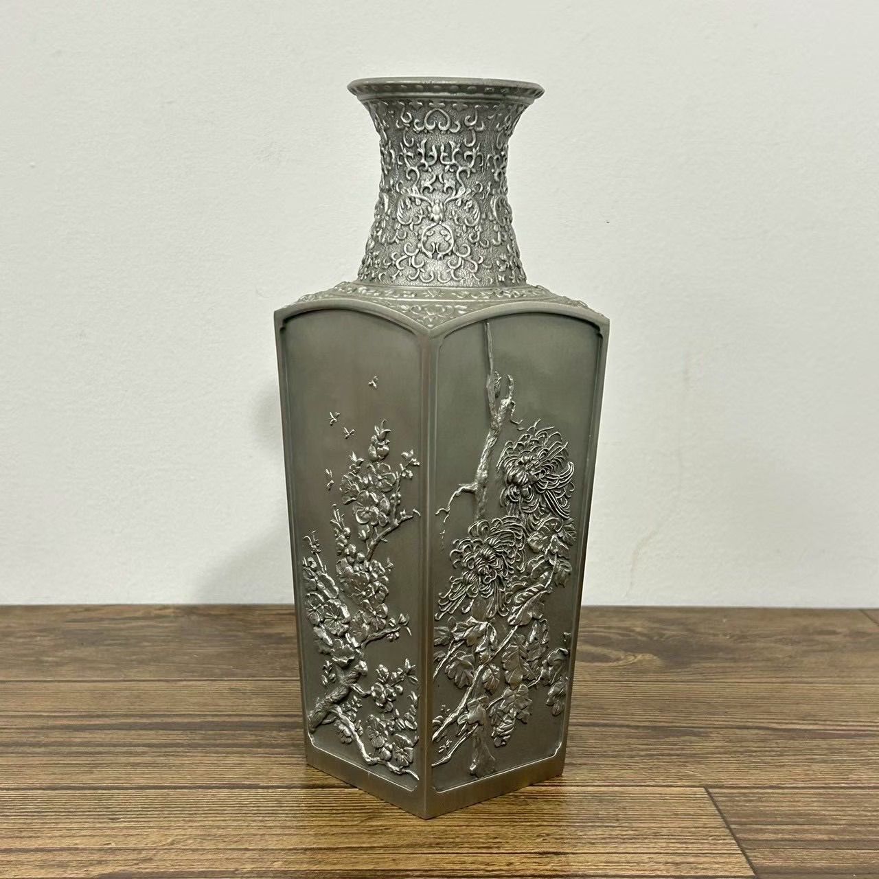 Royal Selangor 花瓶 錫製 四季コレクション 手仕上げ 細工 花 - メルカリ