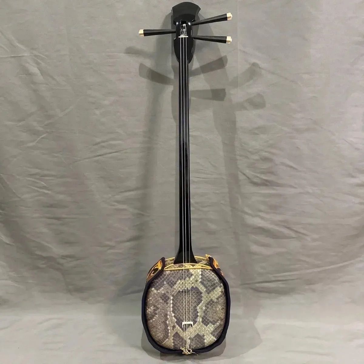 沖縄三線 三味線 人工 人工皮 和楽器 合皮 蛇柄 蛇三線 ケース袋付き