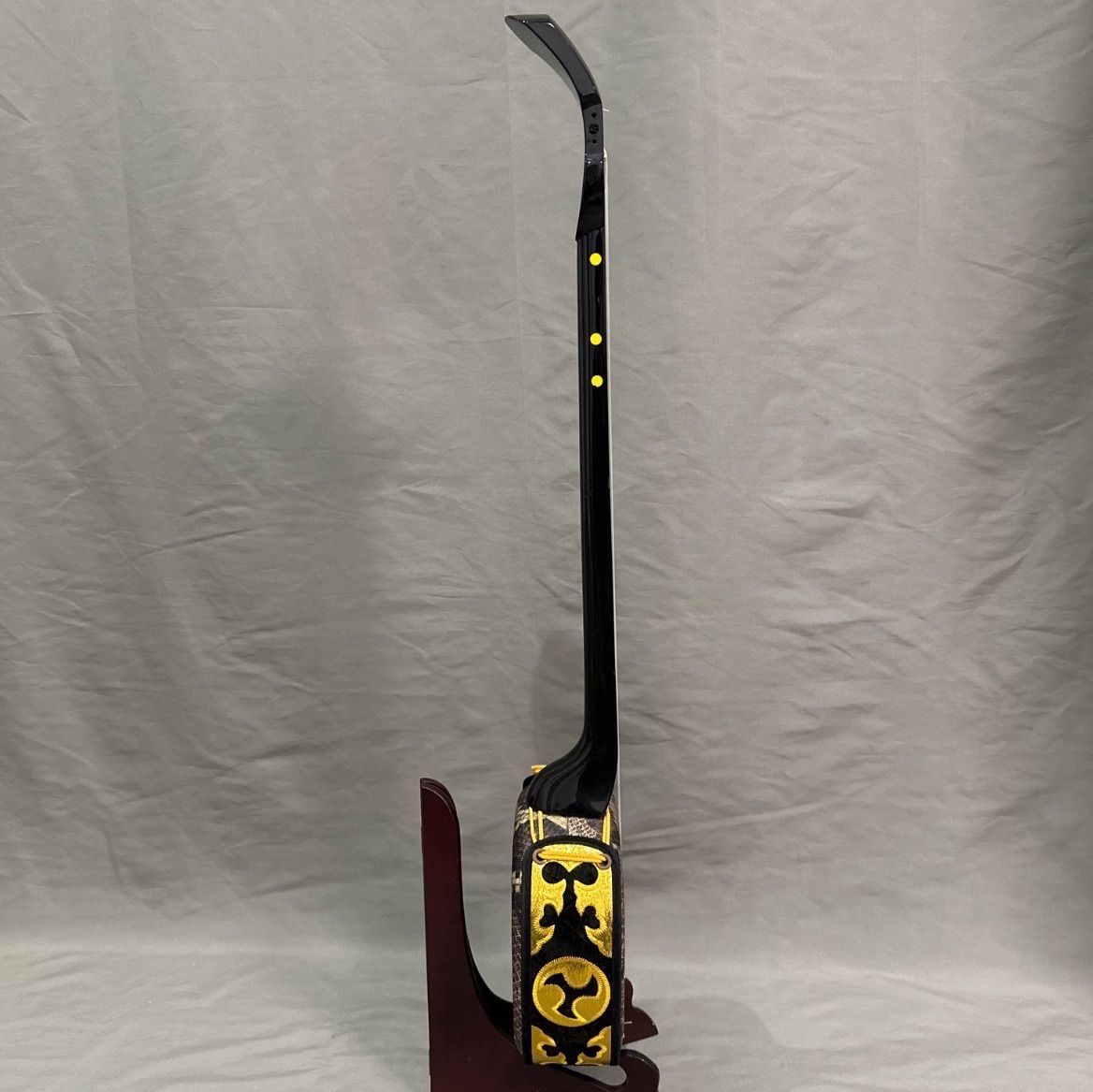 ジャンク品】沖縄三線 三味線 人工 人工皮 和楽器 合皮 蛇柄 蛇三線 味