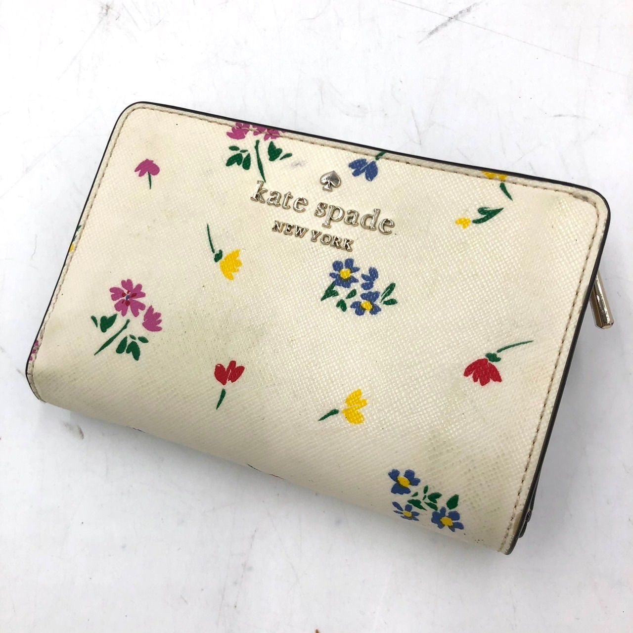 kate spade 二つ折り財布 アイボリー 花柄 ケイトスペード kate spade 二つ折り財布 花柄 フラワー 白 アイボリー