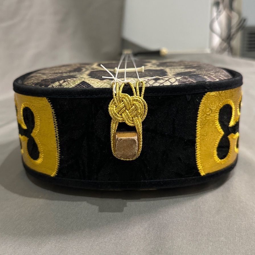 ジャンク品】沖縄三線 三味線 人工 人工皮 和楽器 合皮 蛇柄 蛇三線 味