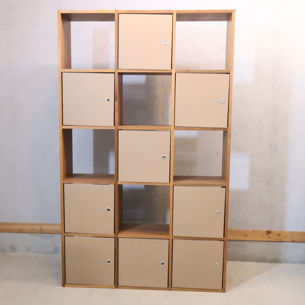 無印良品 MUJI ウォールナット材 5段3列 スタッキングシェルフ FLAP付き フラップ カスタマイズ 店舗什器 本棚 オープンシェルフ