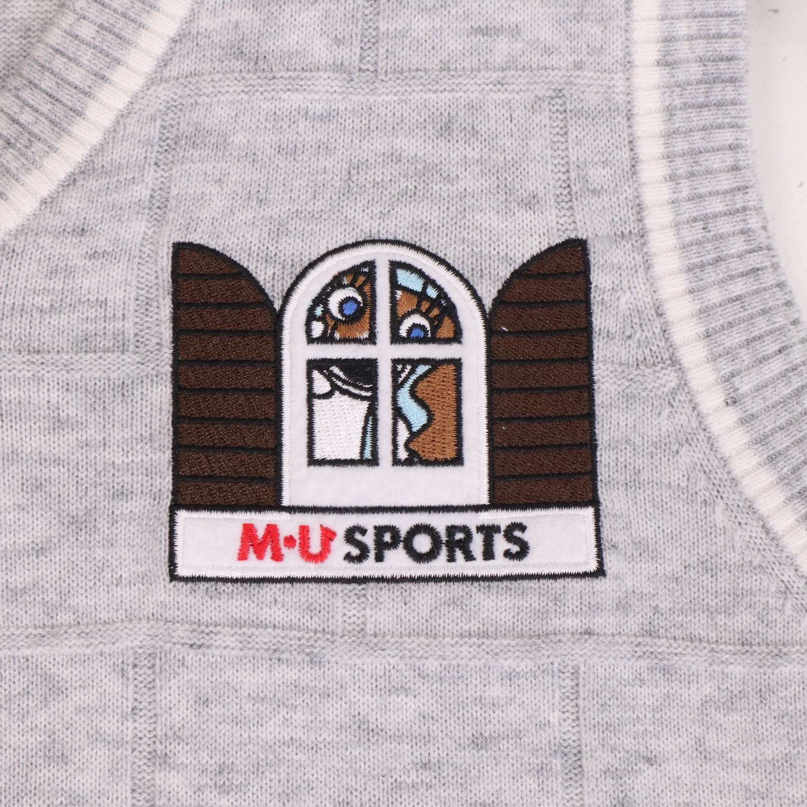 MU SPORTS ミエコウエサコ ゴルフ ウール混 ロゴ刺繍♪ Vネック ニット