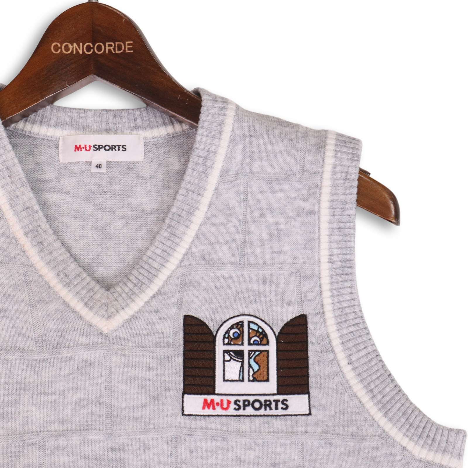 MU SPORTS ミエコウエサコ ゴルフ ウール混 ロゴ刺繍♪ Vネック ニット