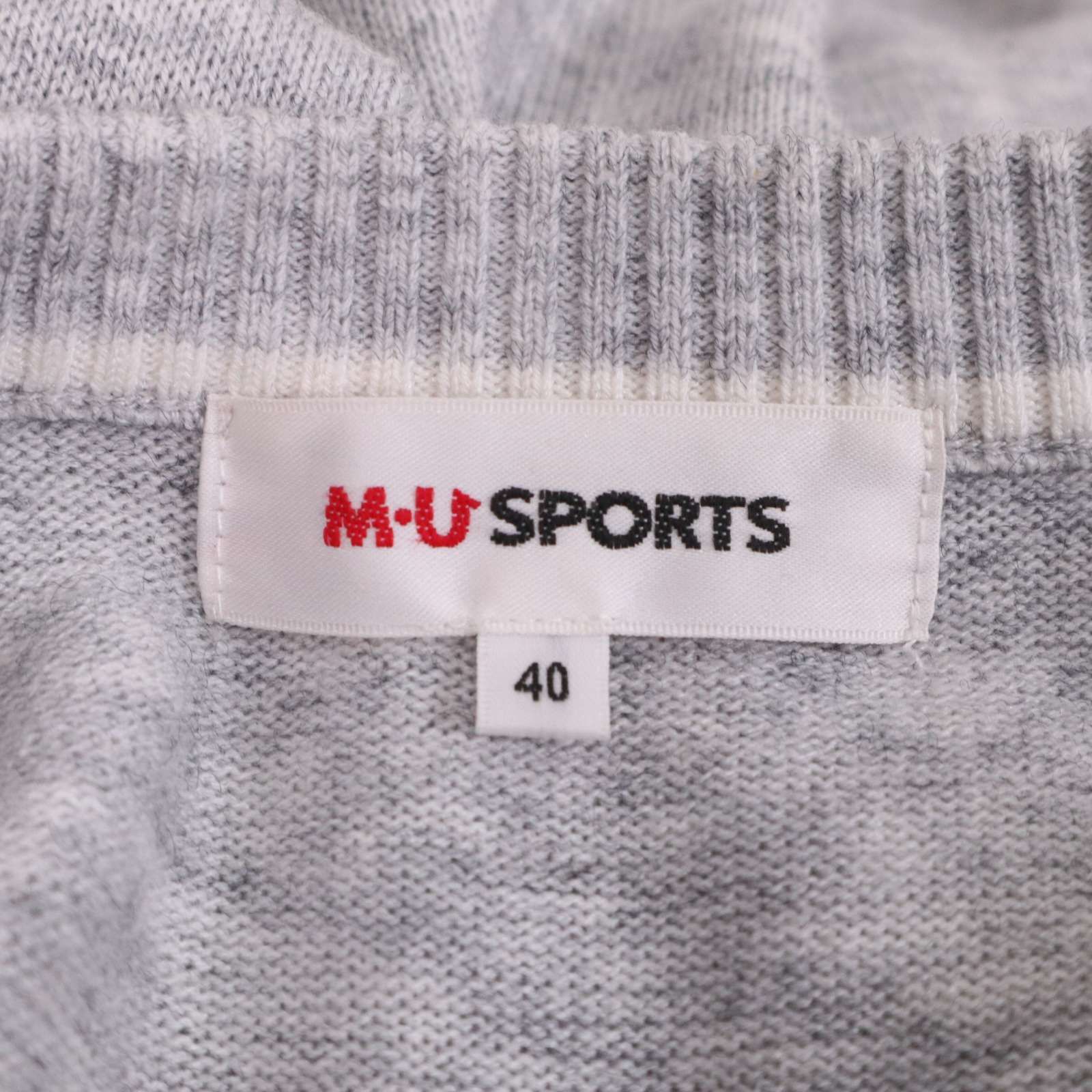 MU SPORTS ミエコウエサコ ゴルフ ウール混 ロゴ刺繍♪ Vネック ニット