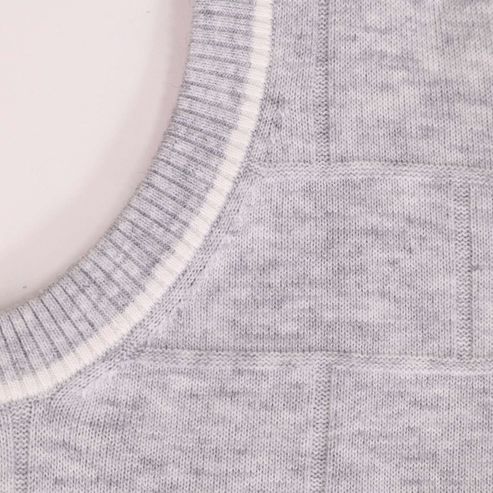 MU SPORTS ミエコウエサコ ゴルフ ウール混 ロゴ刺繍♪ Vネック ニット