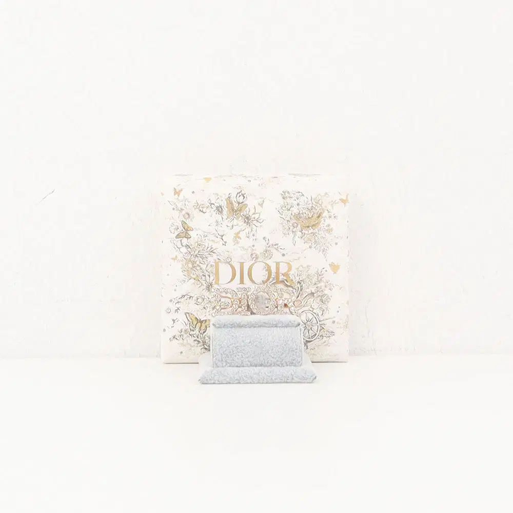 ディオール Revolution Heart ヘアクリップ GOLD V0660DVOCY - メルカリ