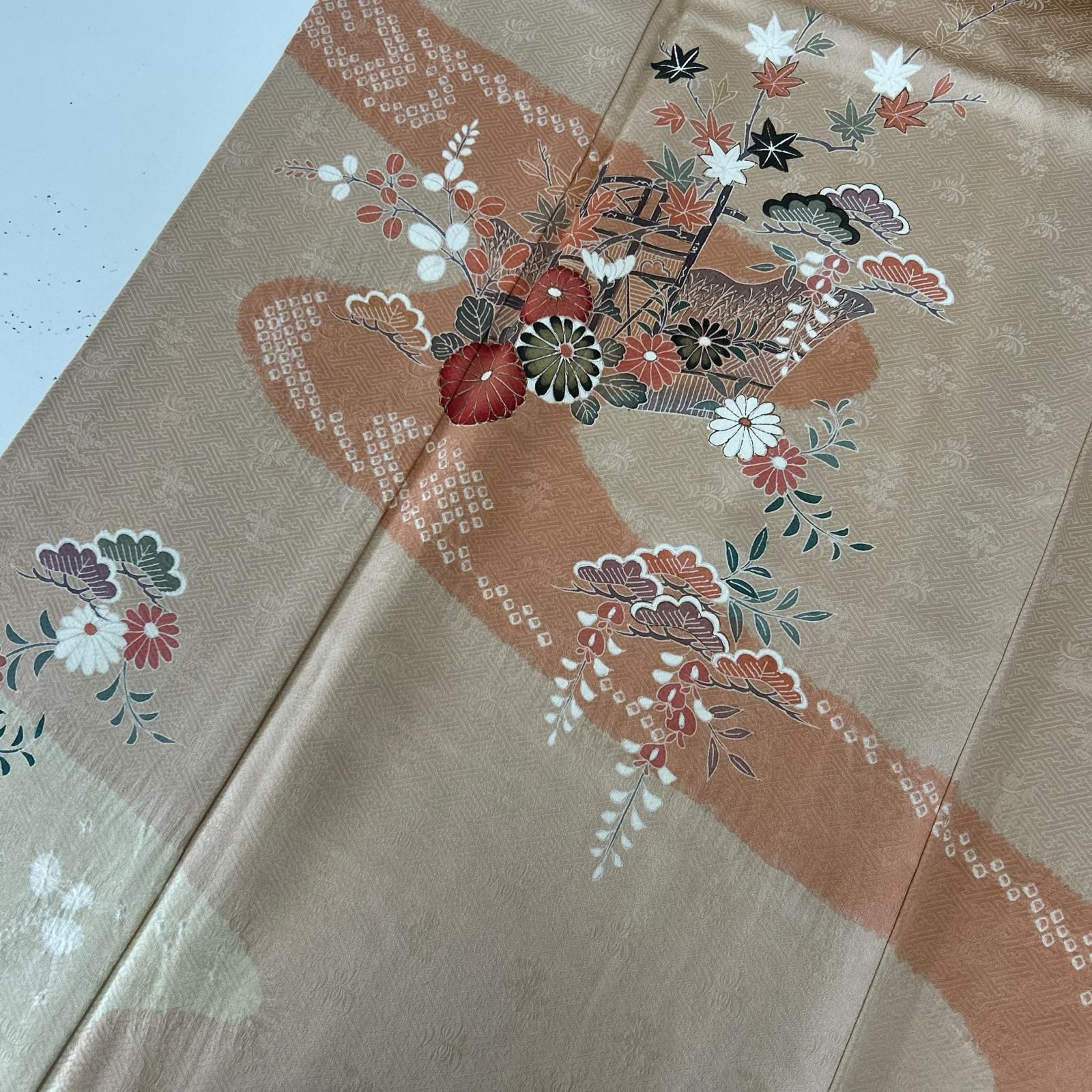 付下げ 絞り 裄67.5 可愛い花柄 紋無し 上品な染め 正絹 着物 MK-4589
