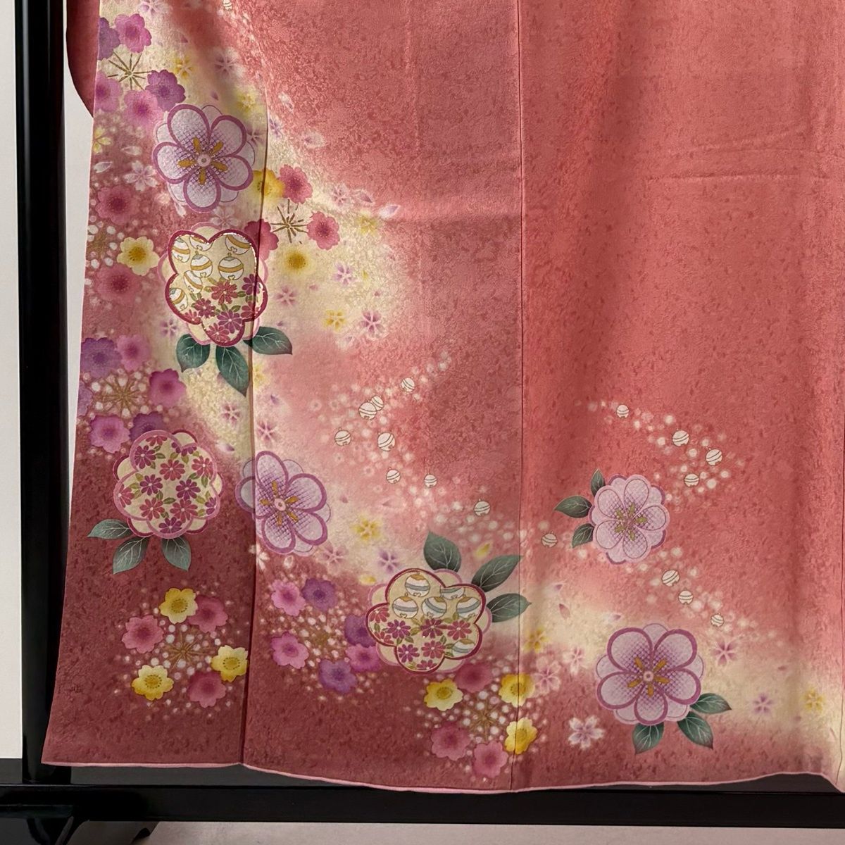 美品】 振袖 身丈157cm 裄丈64.5cm M 袷 草花 鈴 箔 金彩 ピンク 正絹