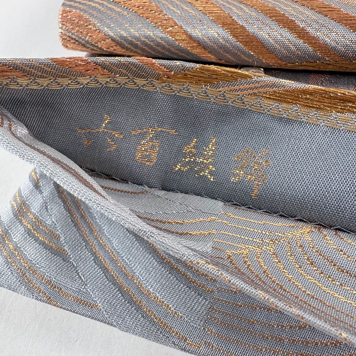 袋帯 秀品 蝶 波 金糸 唐織 灰色 六通 正絹 【中古】 - メルカリ