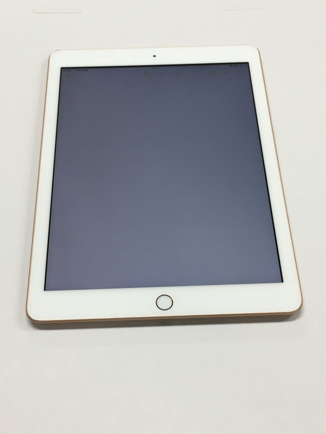 美品 Apple iPad 第6世代 Wi-Fiモデル 128GB ゴールド【動作確認・初期