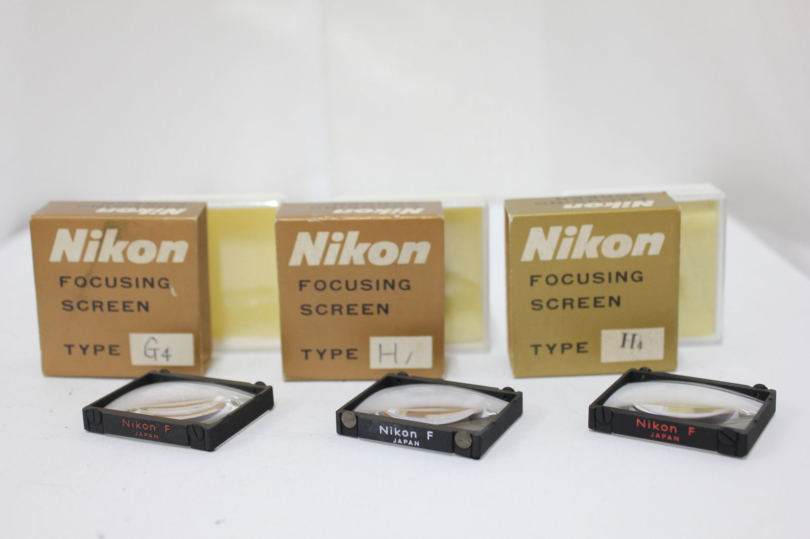 ニコン　F用・フォーカシングスクリーンです。  TYPE  F Nikon Focusing Screen Type F for Nikon F | Blue Moon Camera