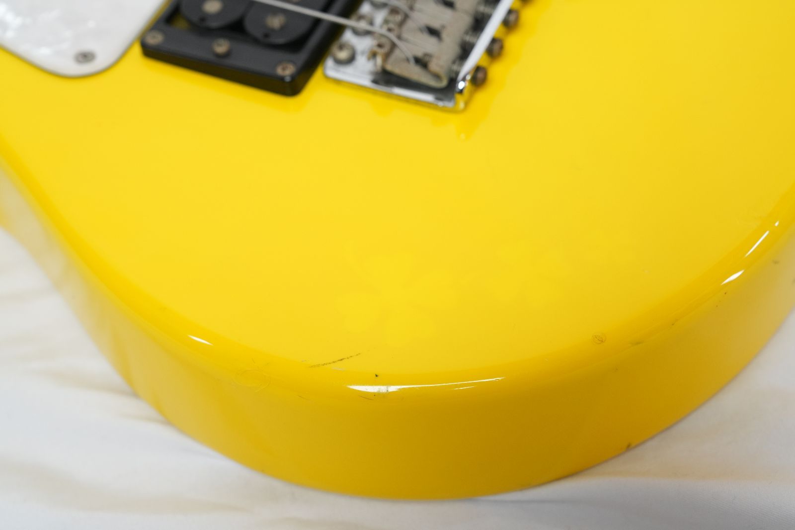 ☆MarineRider☆モズライトシェイプ YELLOW アンプ内蔵 ミニギター