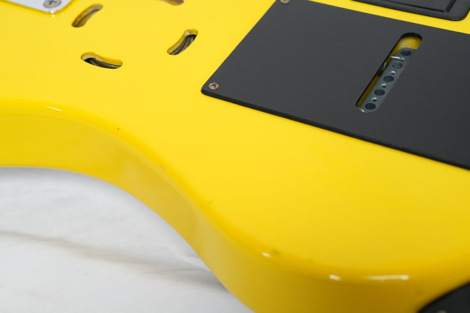 ☆MarineRider☆モズライトシェイプ YELLOW アンプ内蔵 ミニギター