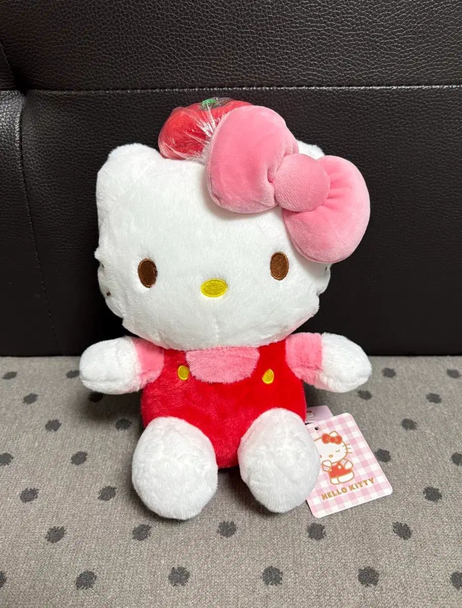 新品)りんごハローキティ ぬいぐるみ レッドハローキティ - メルカリ