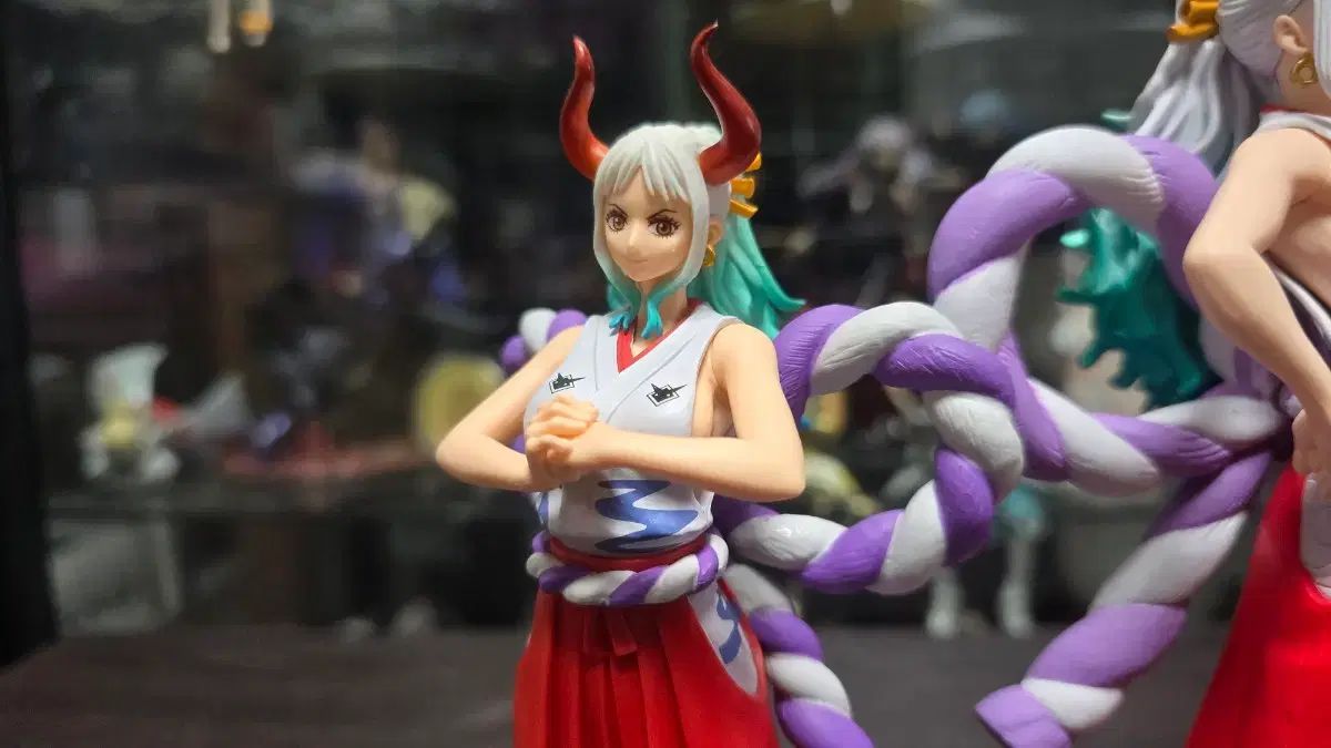 ONE PIECE ヤマト フィギュア 2種 セット (箱なし お得に) - メルカリ