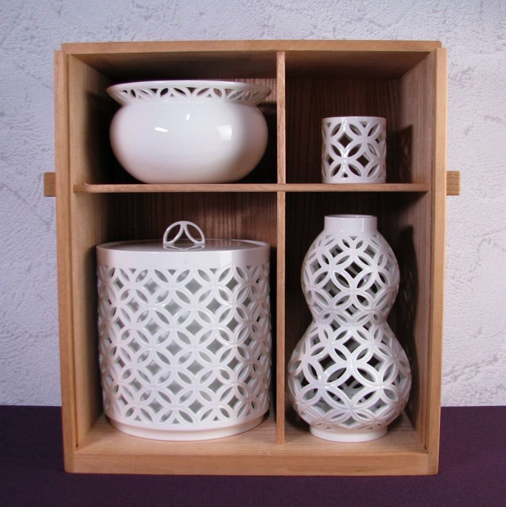 横石嘉助造 平戸白磁七宝透かし 皆具四点[水指・杓立・建水・蓋置] 極