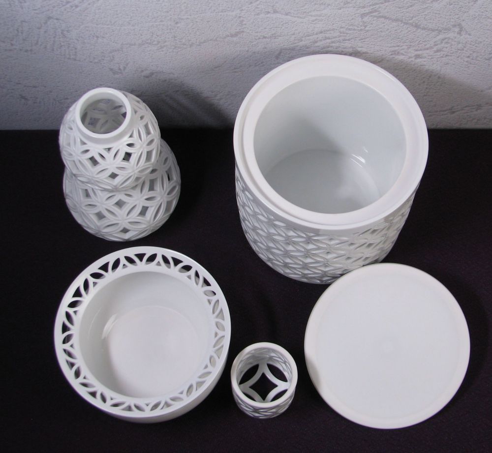 横石嘉助造 平戸白磁七宝透かし 皆具四点[水指・杓立・建水・蓋置] 極