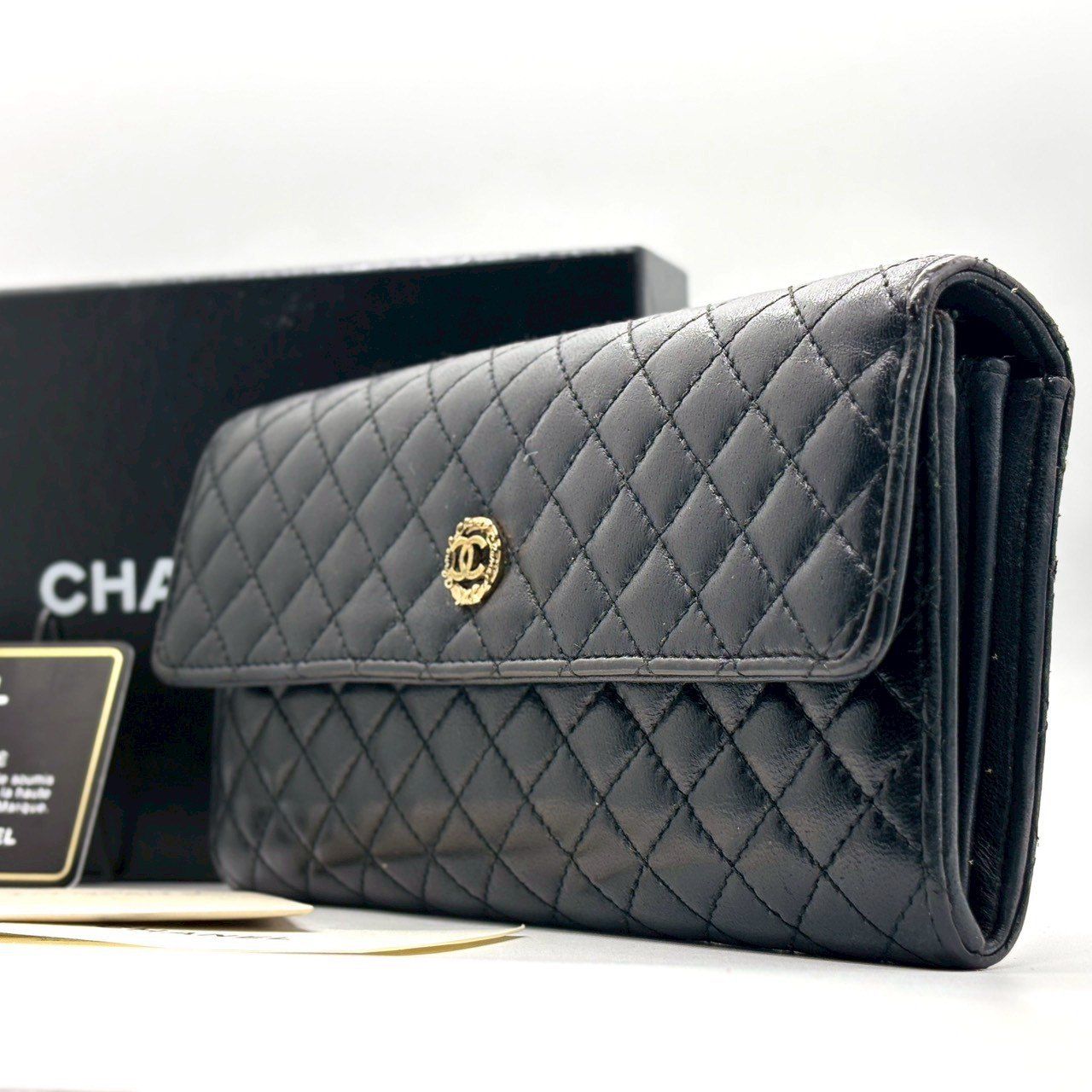 静かに格を宿す黒】 CHANEL マイクロマトラッセ 長財布 静かに格を宿す黒】 CHANEL マイクロマトラッセ 長財布