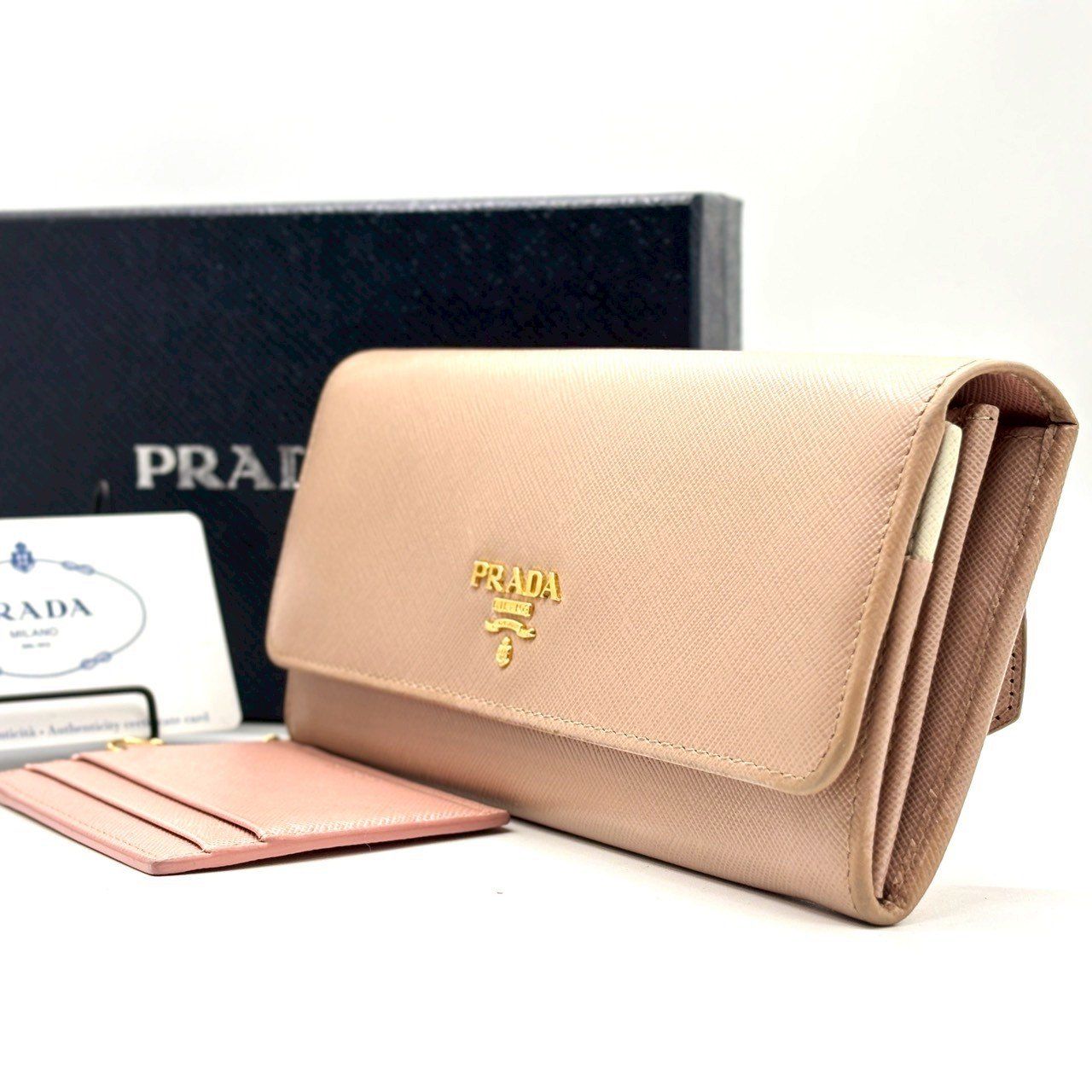 大人ピンクの気品✨ PRADA 長財布 フラップウォレット サフィアーノ