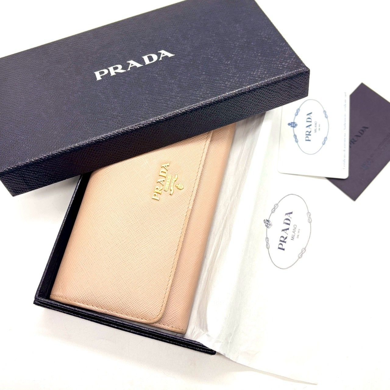 大人ピンクの気品✨ PRADA 長財布 フラップウォレット サフィアーノ