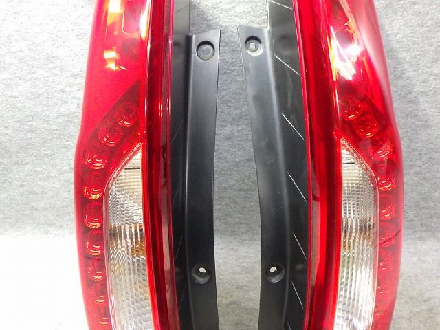 エクストレイル T31 後期 LEDテールレンズ テールランプ 左右 220