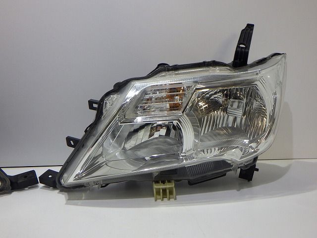 セレナ C26 前期 左HID/キセノンヘットライト 純正部品 セレナ 【公式