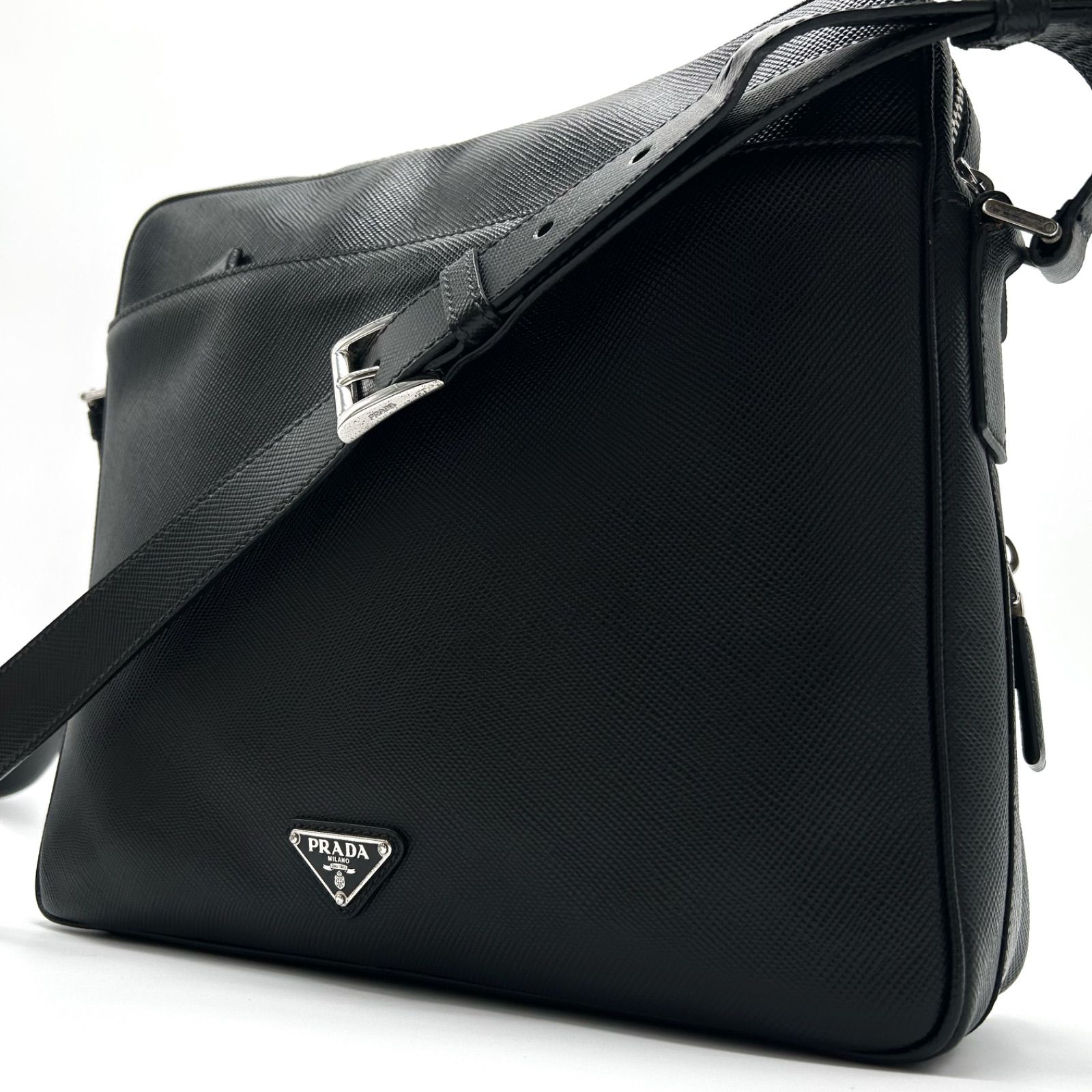 PRADA プラダ チェーンショルダーバッグ 三角ロゴ シルバー金具 