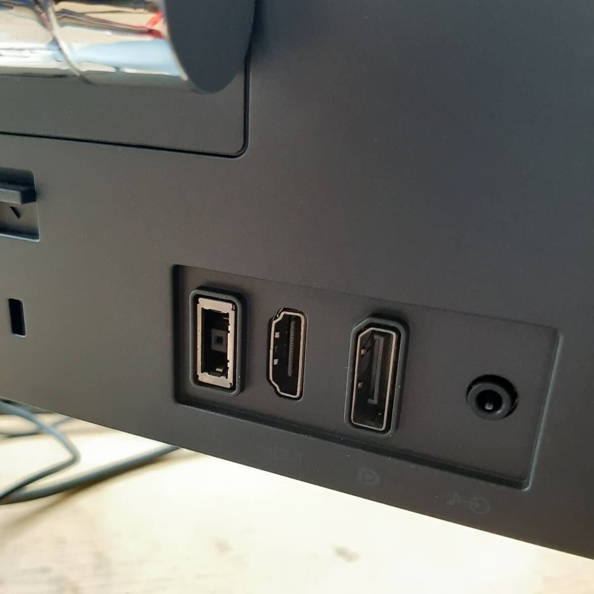 Lenovo ThinkVision X24-20 23.8
