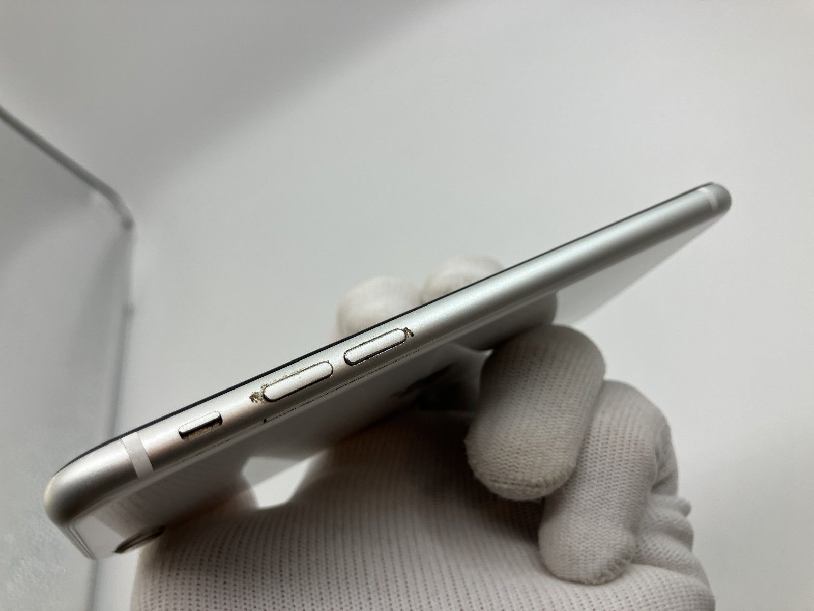 iPhone SE2 64GB ホワイト SIMフリー バッテリー新品 - メルカリ