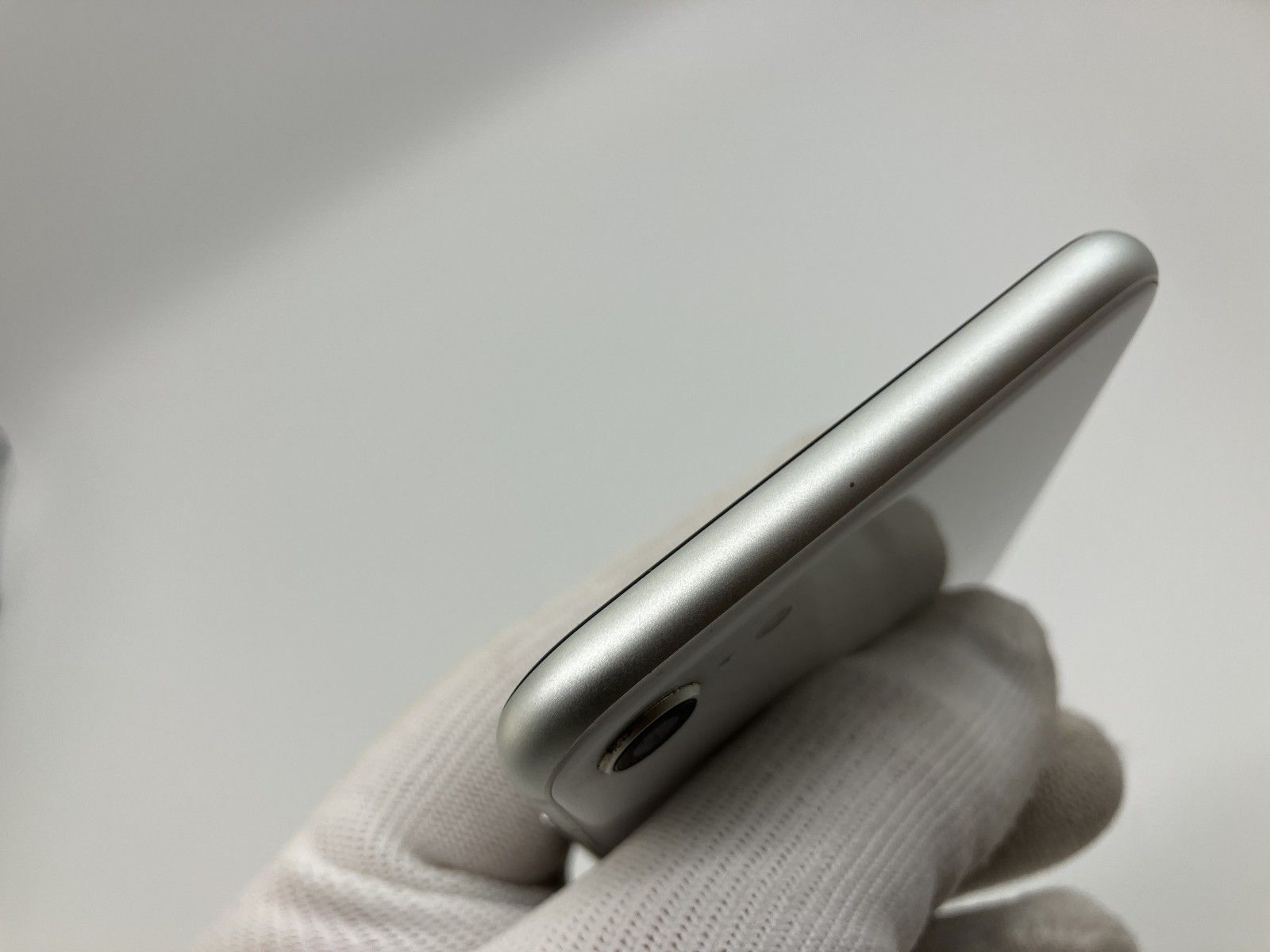 iPhone SE2 64GB ホワイト SIMフリー バッテリー新品 - メルカリ